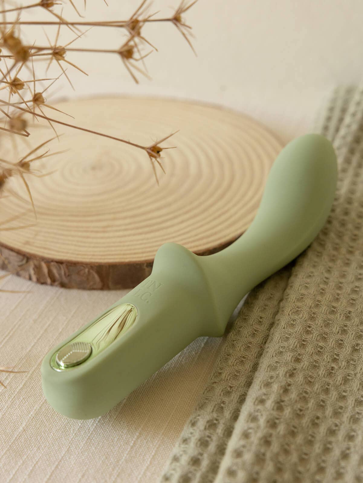 Damson | Compact & Ergonomic Vibrating G-Spot Dildo