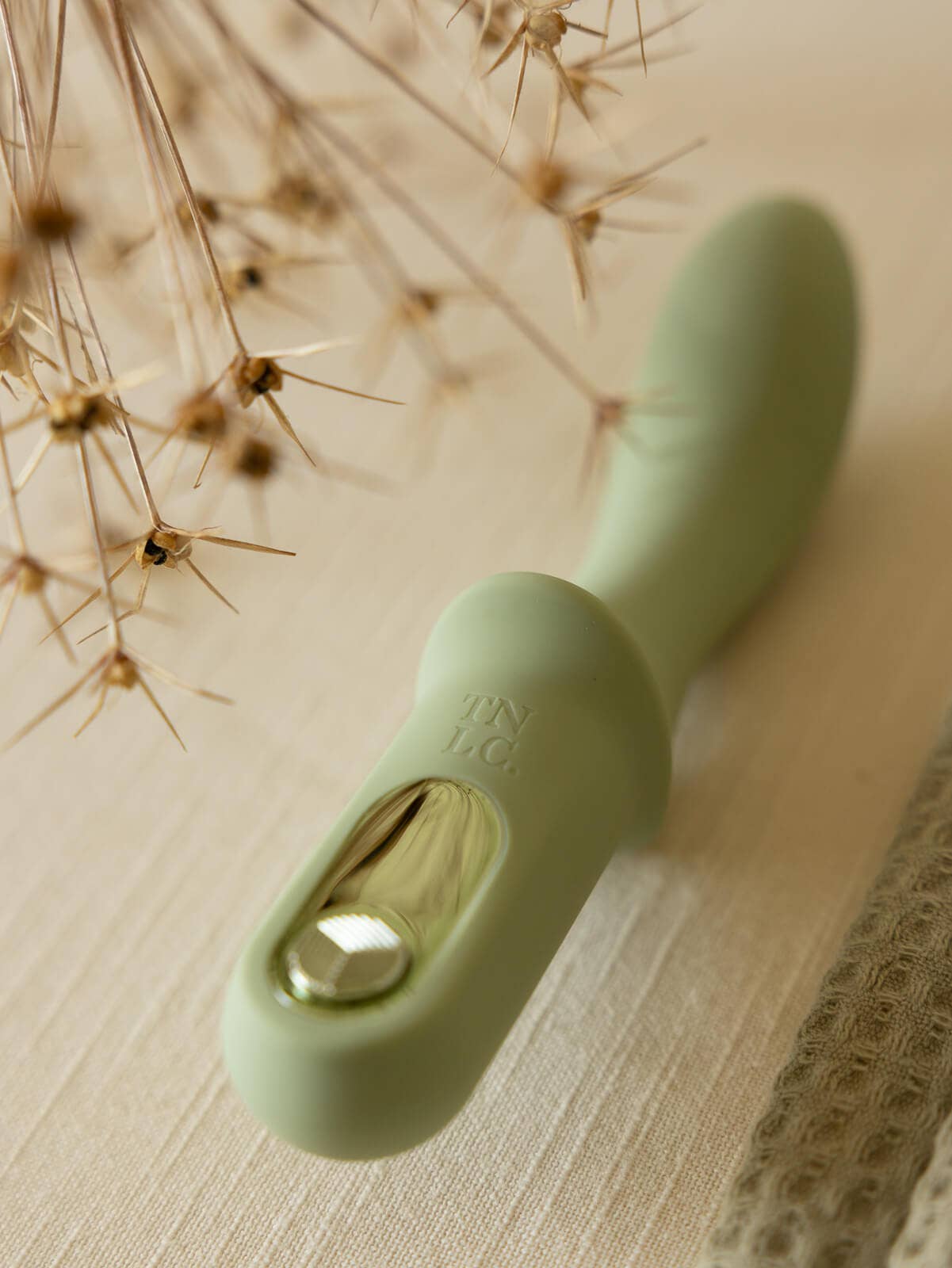 Damson | Compact & Ergonomic Vibrating G-Spot Dildo